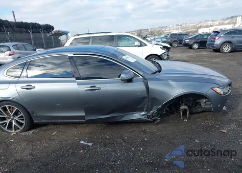 2018 Volvo S90 T6 Momentum from USA, damaged, VIN LVY992MK4JP038160